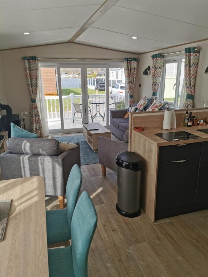 Merlin Point 37 - 3 Bed Caravan Extra Wide With Hot Tub At Tattershall Lakes Exterior photo