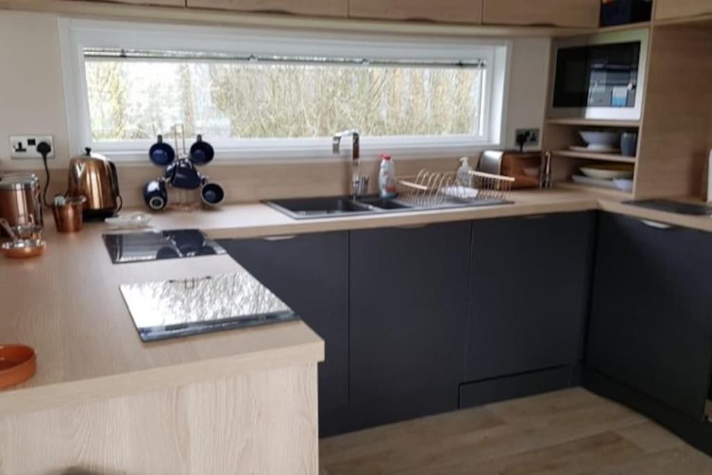 Merlin Point 37 - 3 Bed Caravan Extra Wide With Hot Tub At Tattershall Lakes Exterior photo