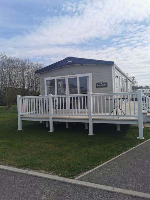 Merlin Point 37 - 3 Bed Caravan Extra Wide With Hot Tub At Tattershall Lakes Exterior photo